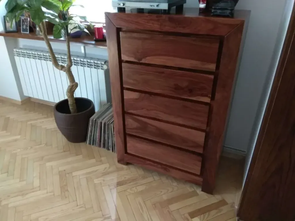 Meble kolonialne
